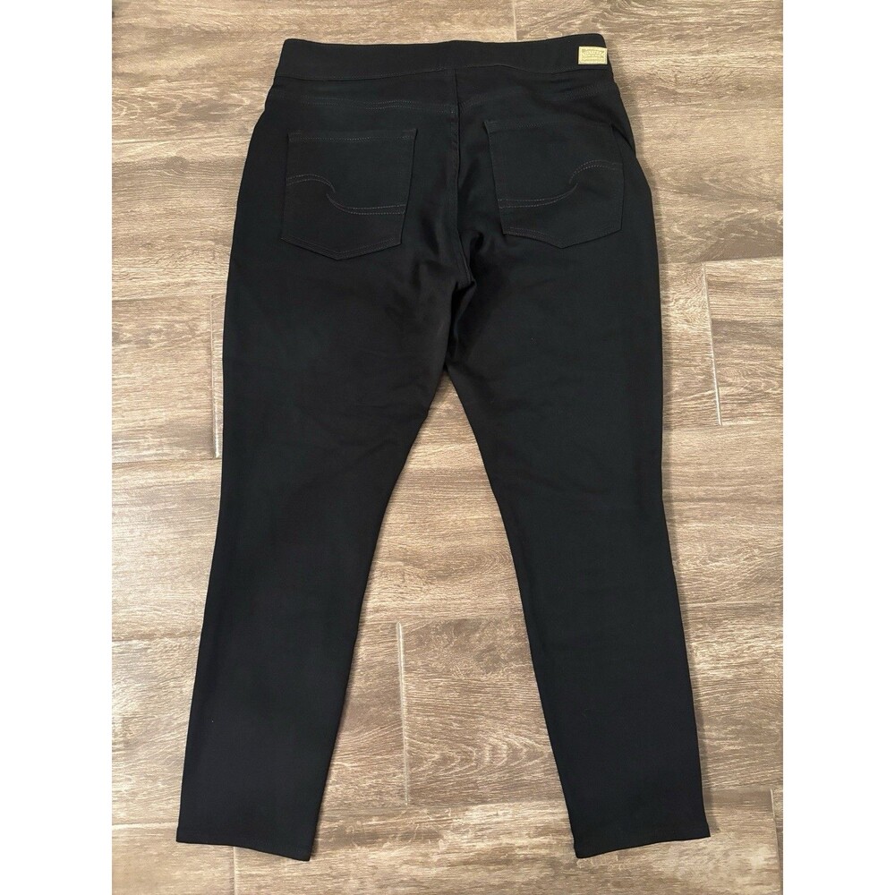Levis Women's 12 Short Totally Shaping Pull-on Black Skinny Jean EUC